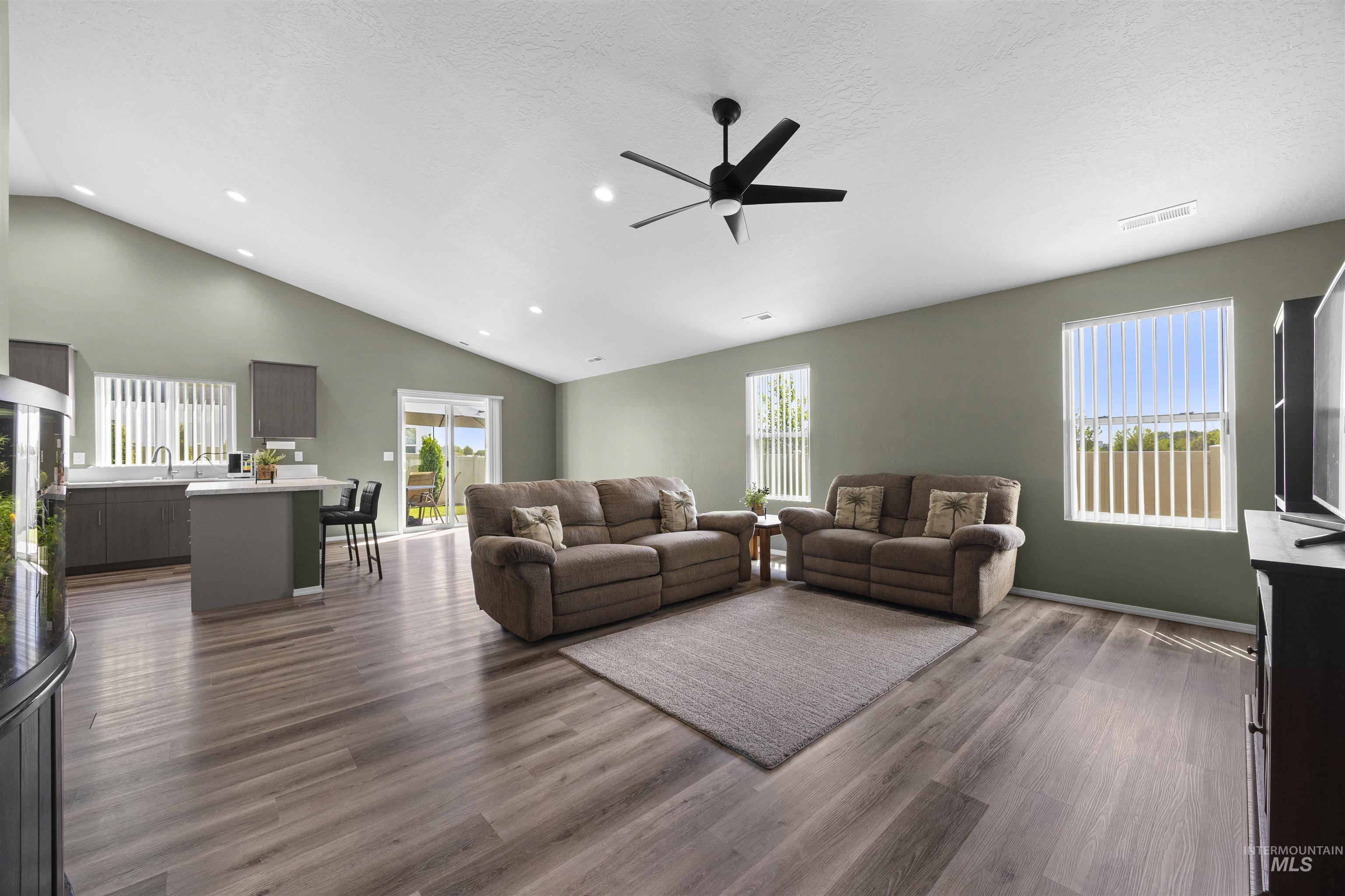 4914 Endicott Dr
