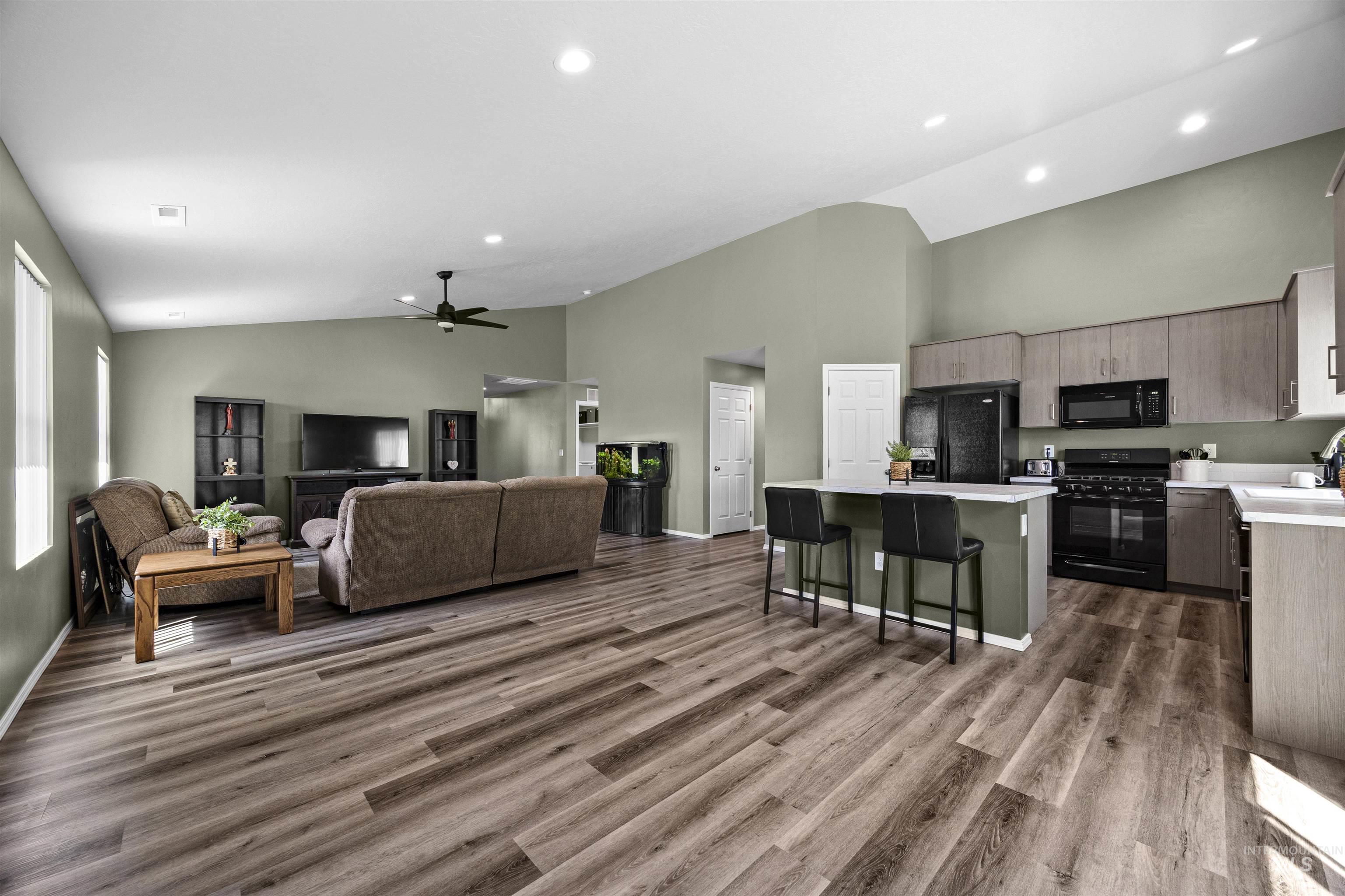 4914 Endicott Dr