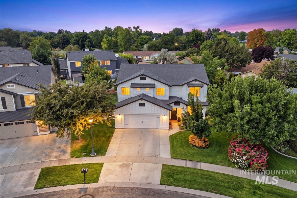 1181 W Creekbury Dr
