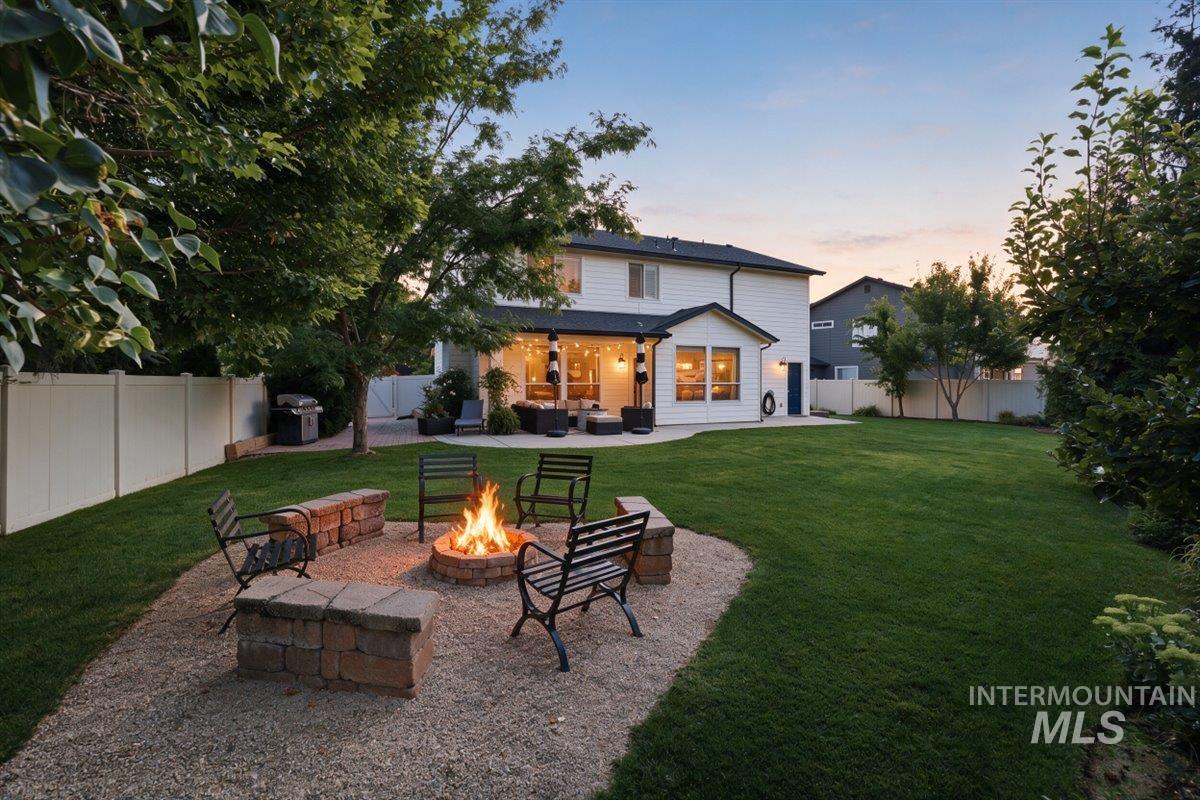 1181 W Creekbury Dr