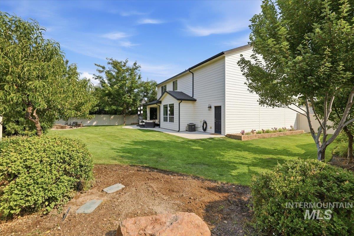 1181 W Creekbury Dr