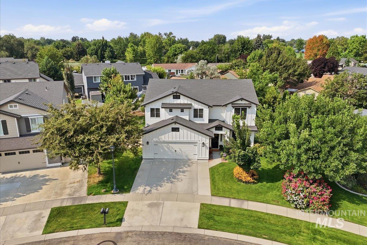 1181 W Creekbury Dr