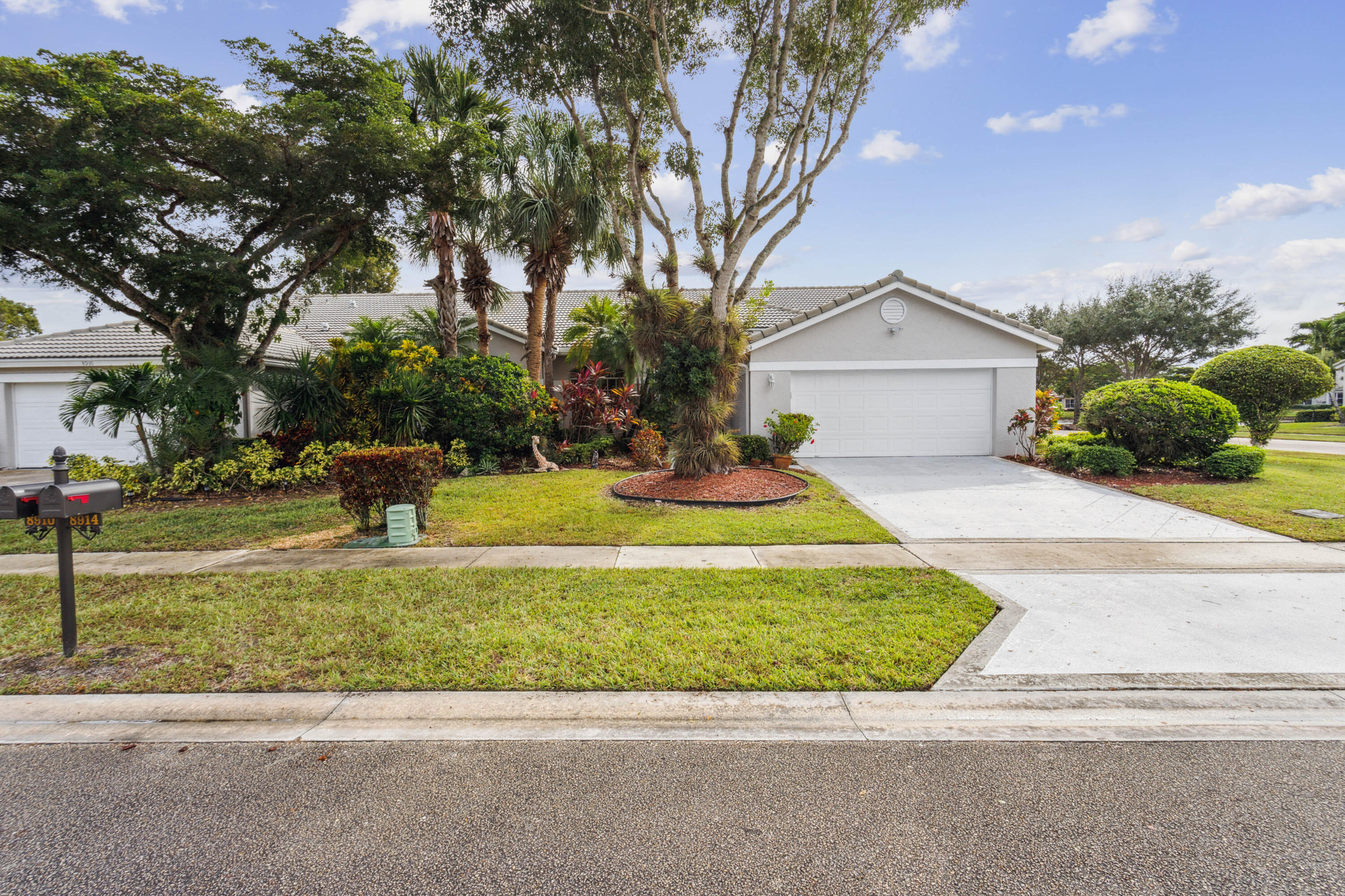 8914 Brittany Lakes Drive