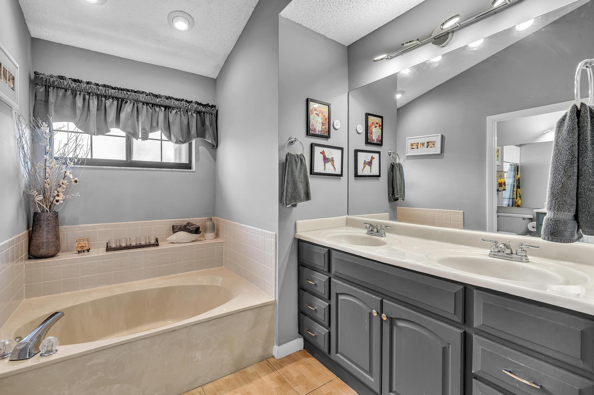 8099 Cassia Drive