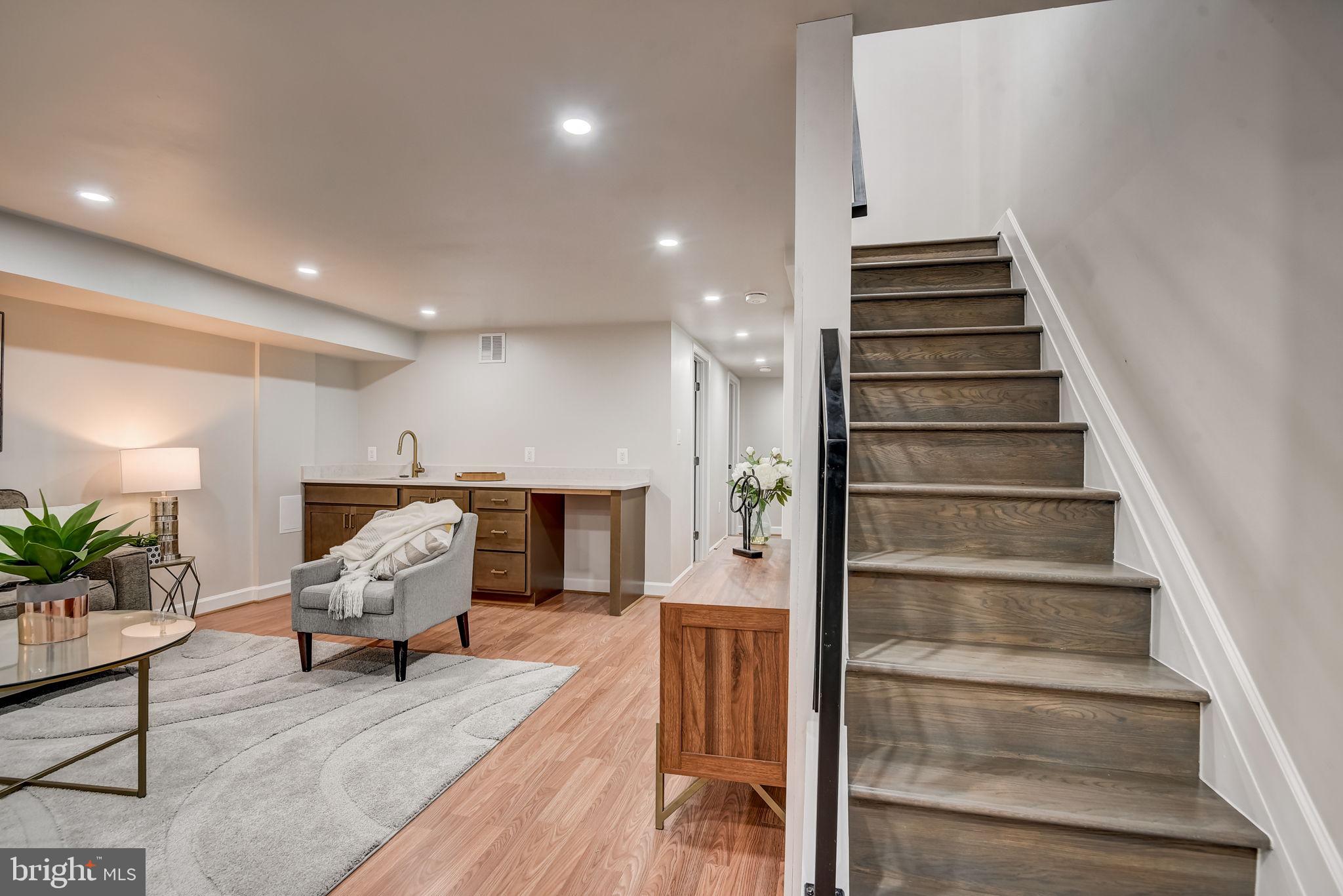 337 17th Pl NE