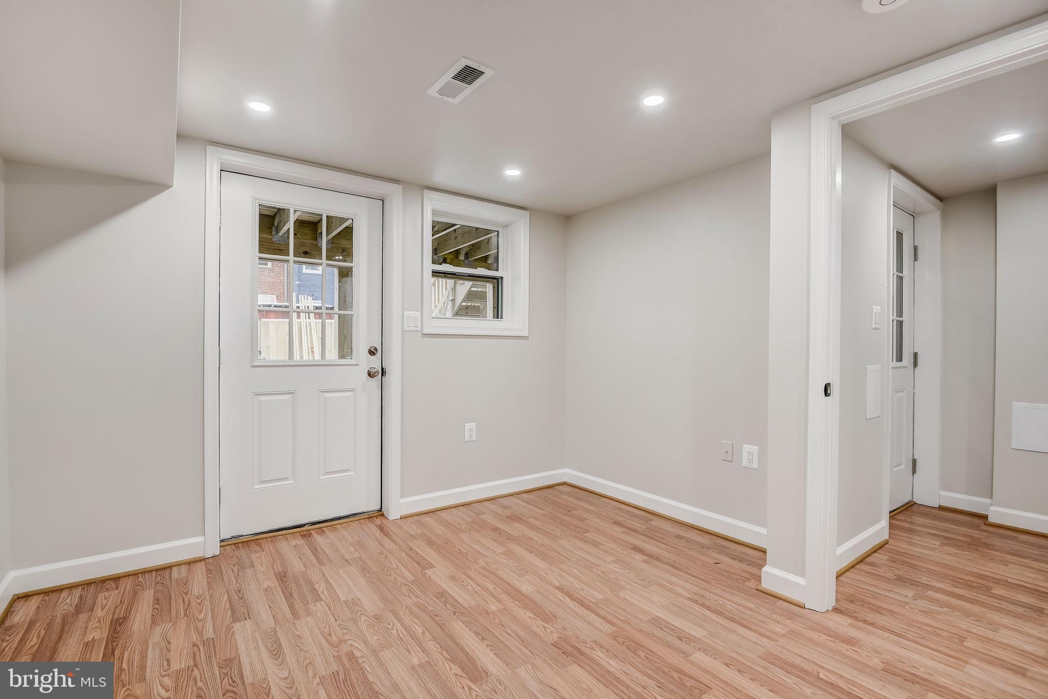 337 17th Pl NE