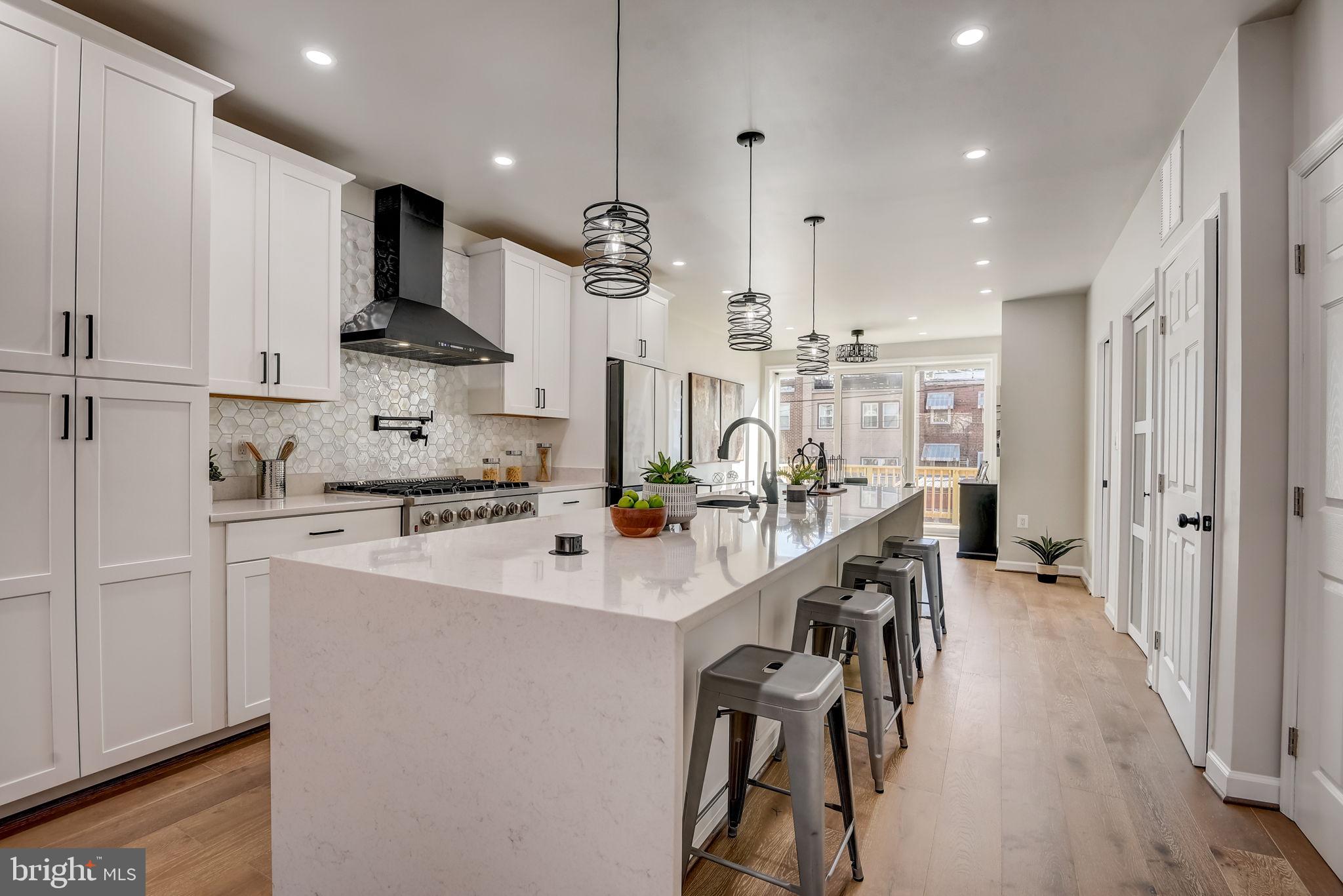 337 17th Pl NE