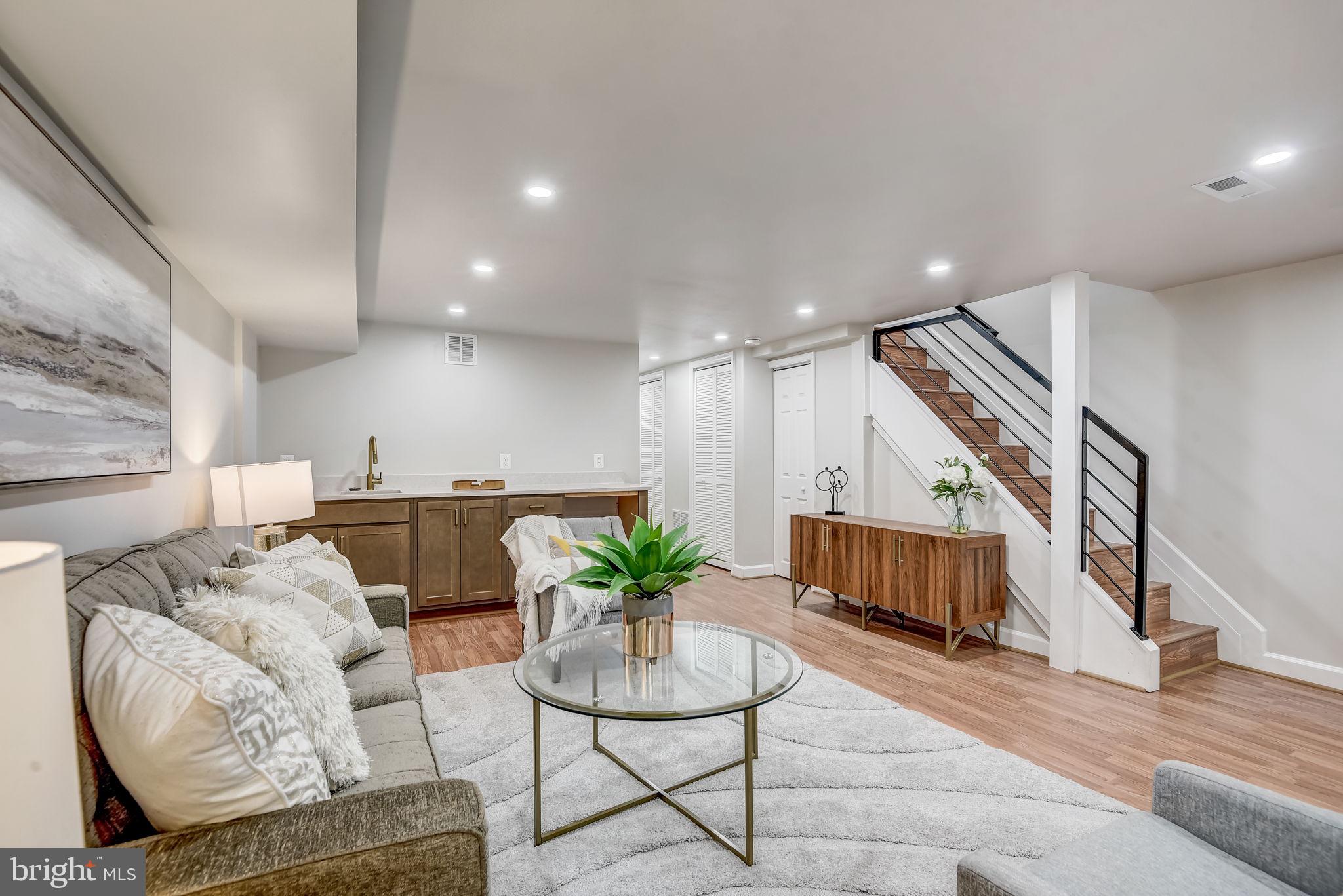 337 17th Pl NE