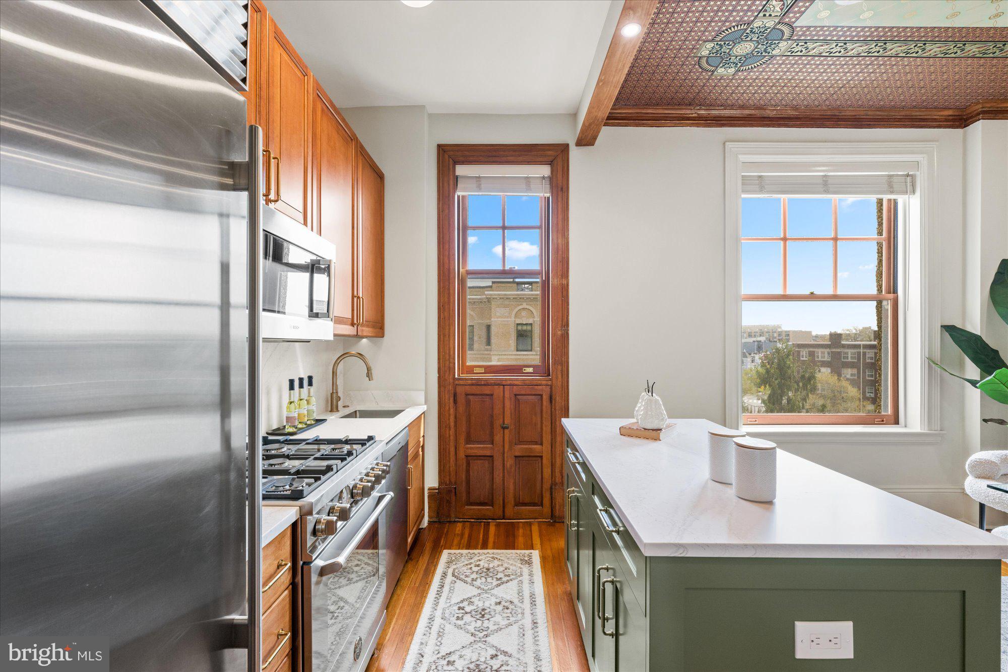 2853 ONTARIO ROAD NW 603/606