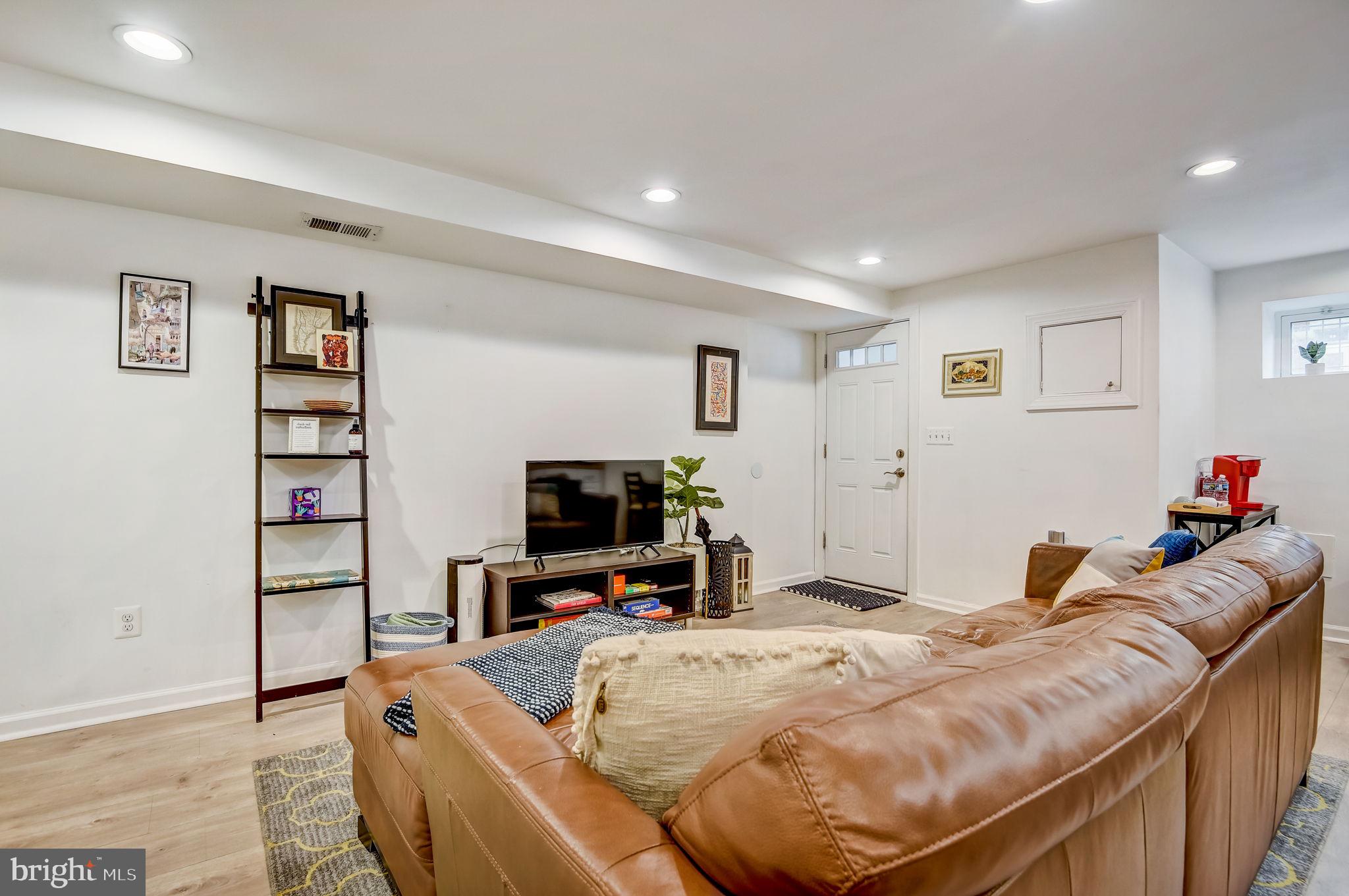 58 Q St NE