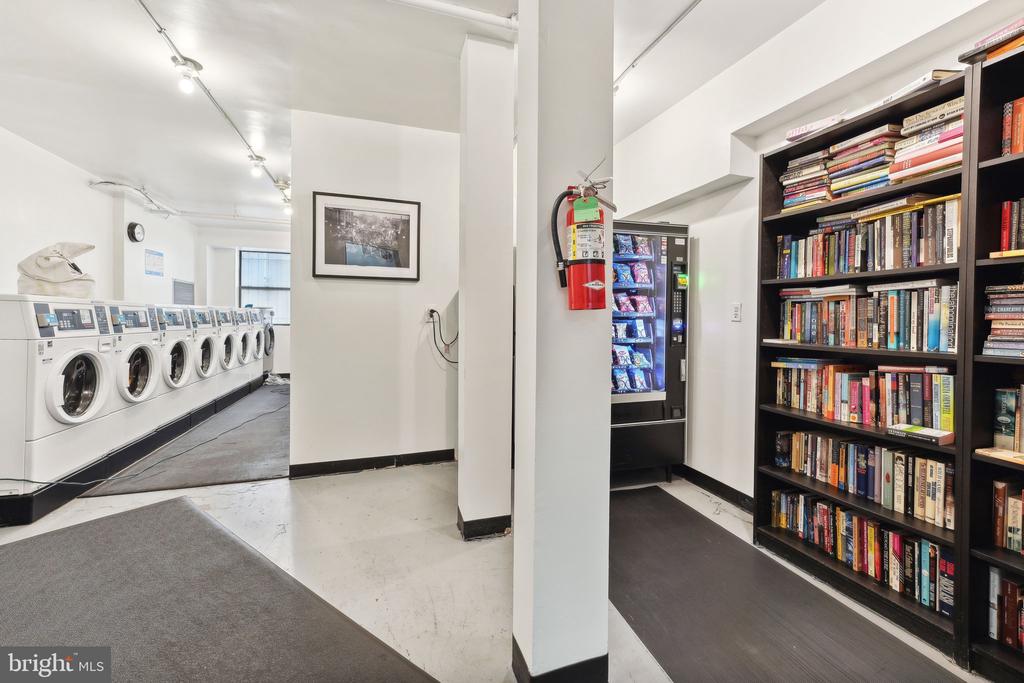 1 SCOTT CIRCLE NW 302