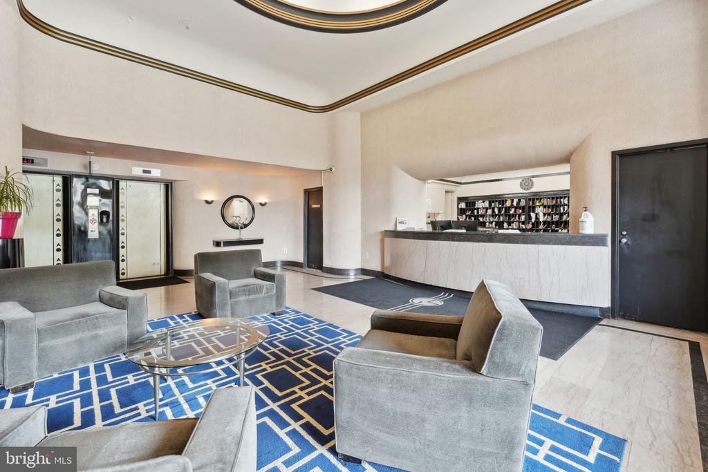 1 SCOTT CIRCLE NW 302