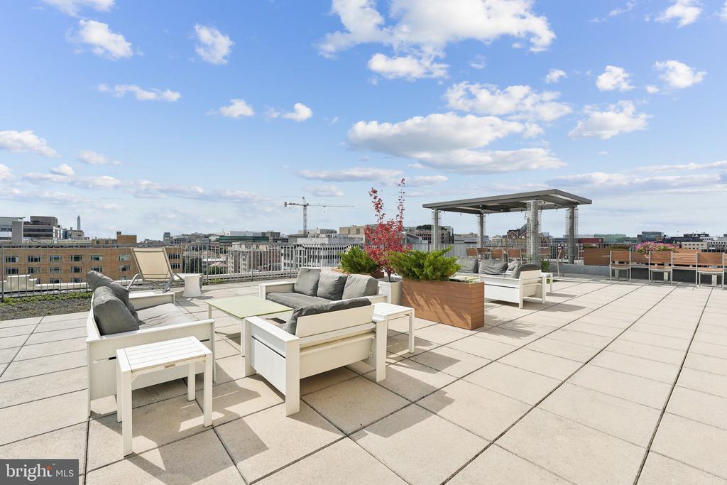1 SCOTT CIRCLE NW 302