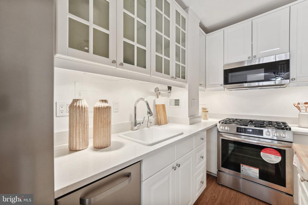 1 SCOTT CIRCLE NW 302
