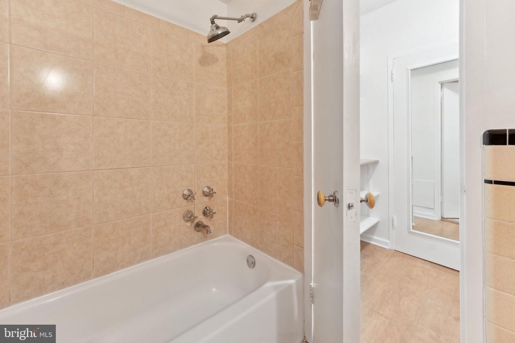 1 SCOTT CIRCLE NW 302