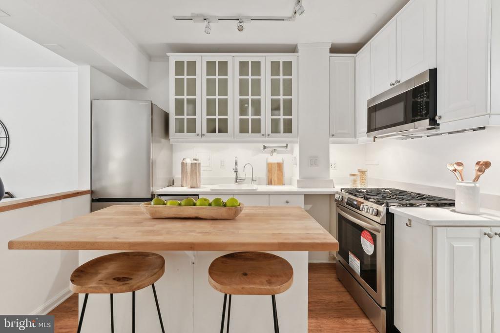 1 SCOTT CIRCLE NW 302