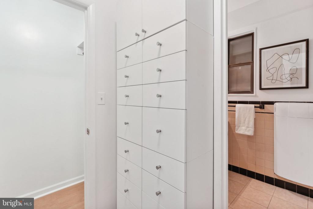 1 SCOTT CIRCLE NW 302