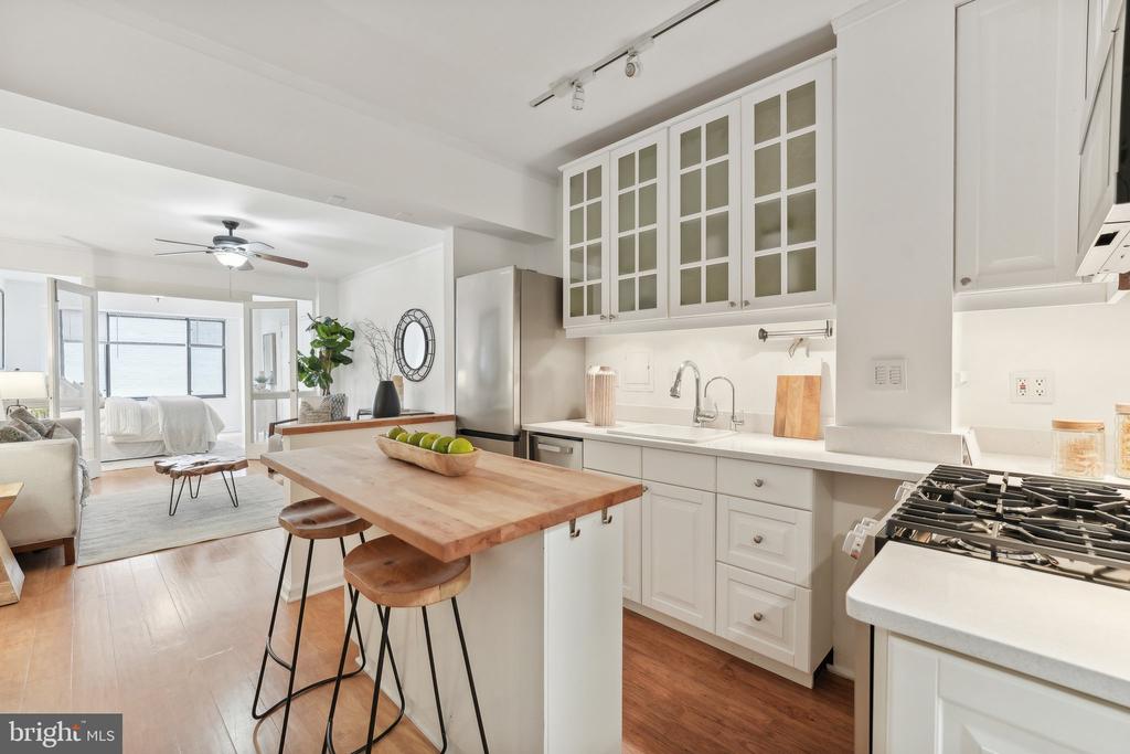 1 SCOTT CIRCLE NW 302