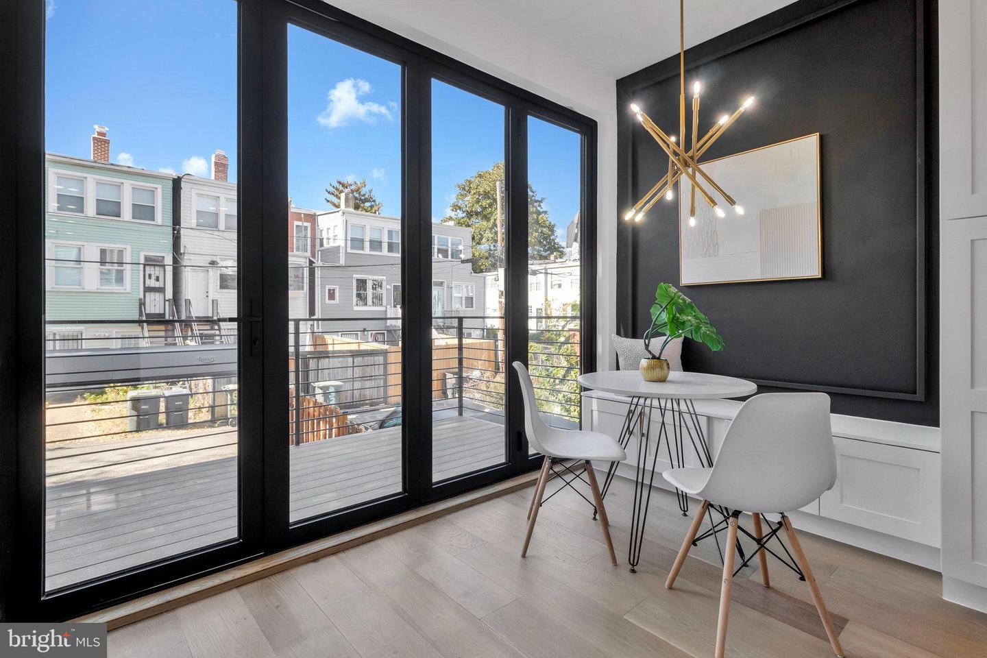 332 17th Pl NE