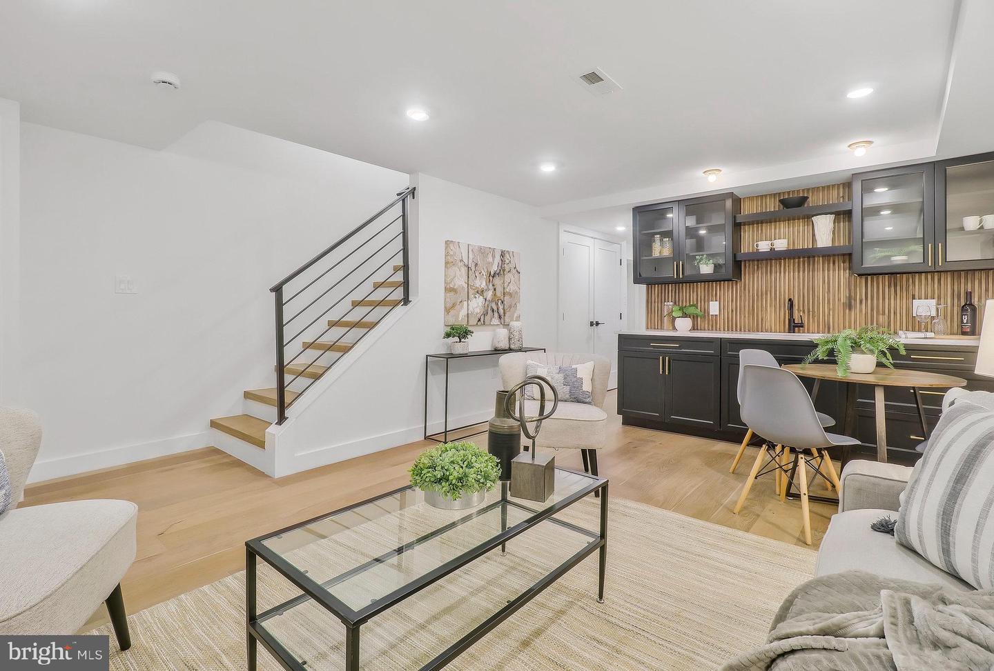332 17th Pl NE