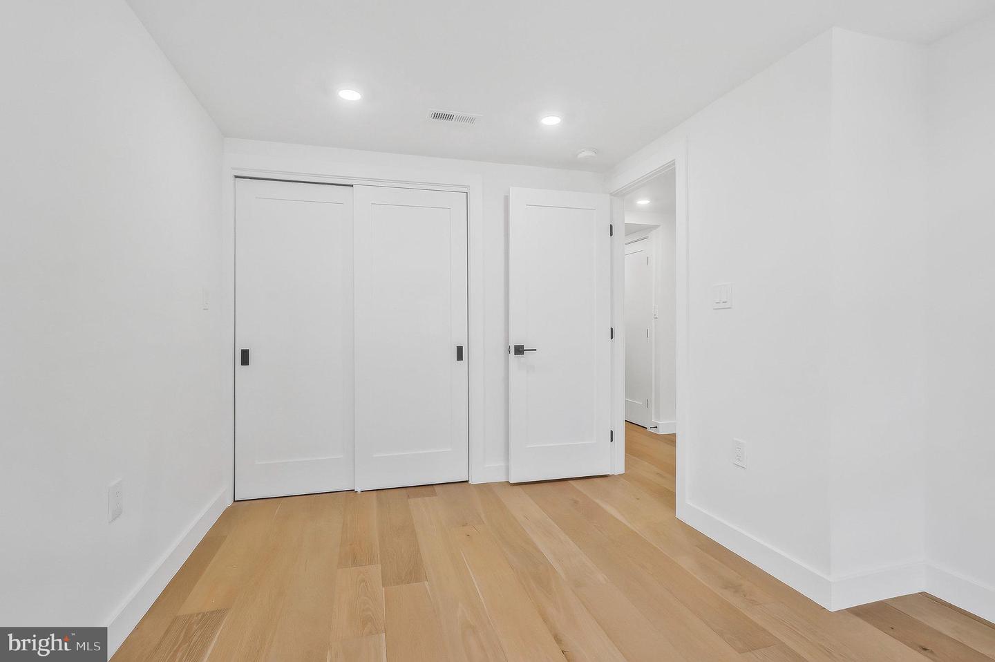332 17th Pl NE