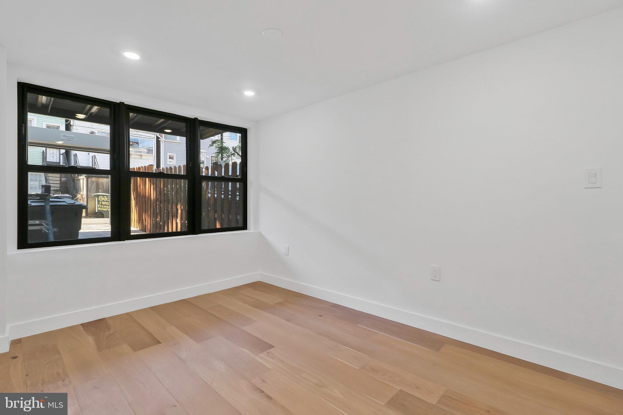 332 17th Pl NE