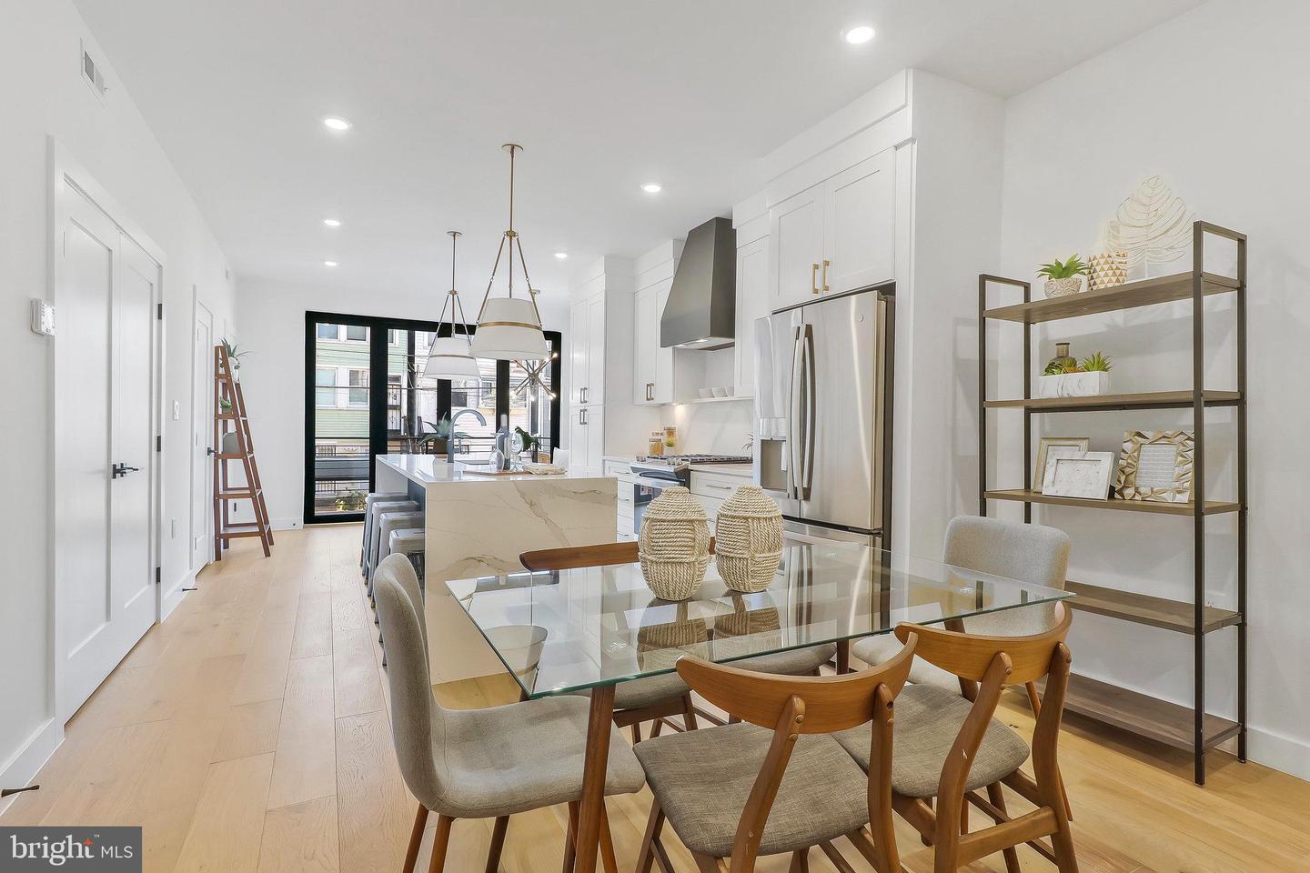 332 17th Pl NE