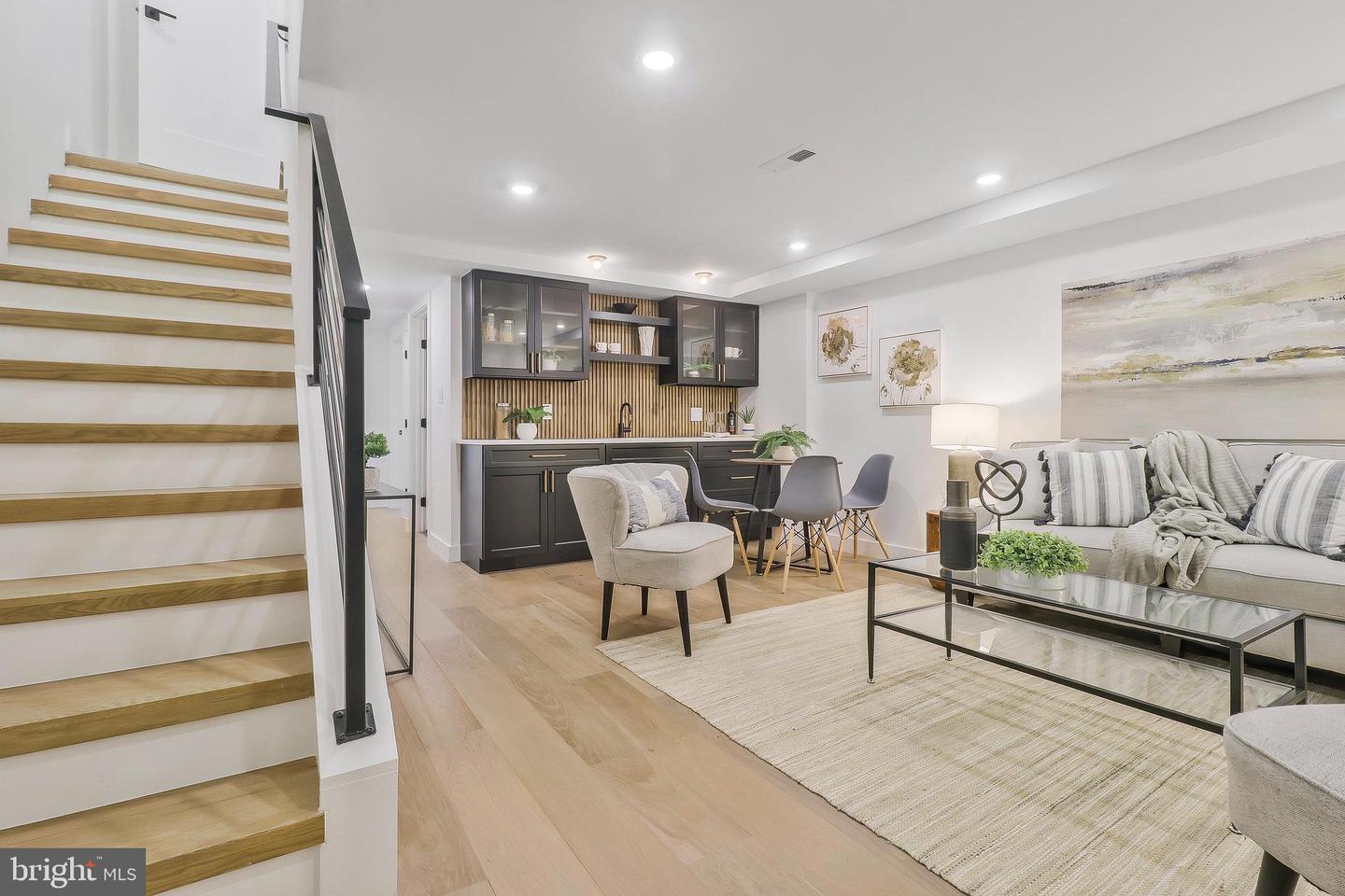 332 17th Pl NE