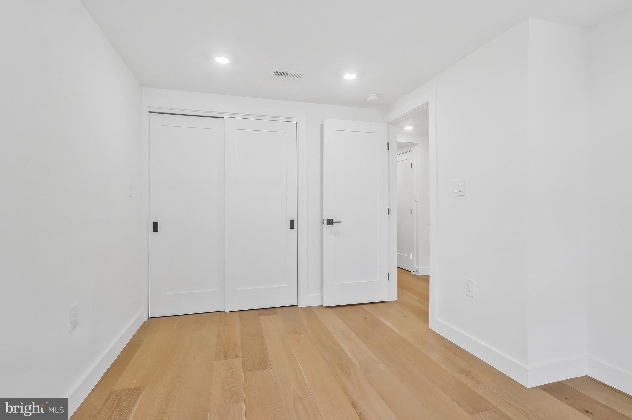 332 17th Pl NE