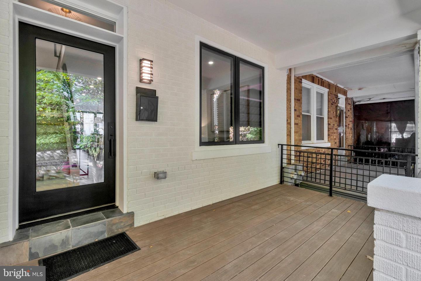 332 17th Pl NE