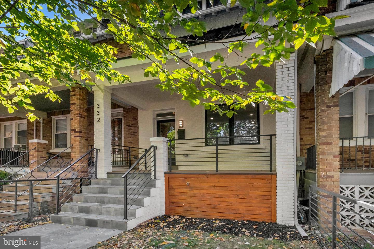 332 17th Pl NE