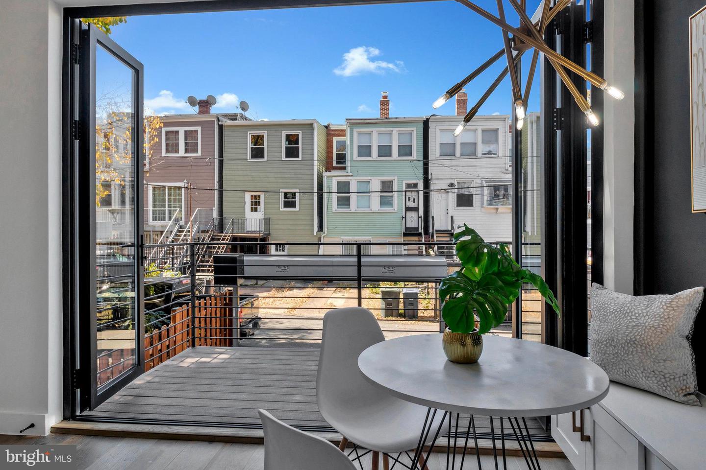 332 17th Pl NE