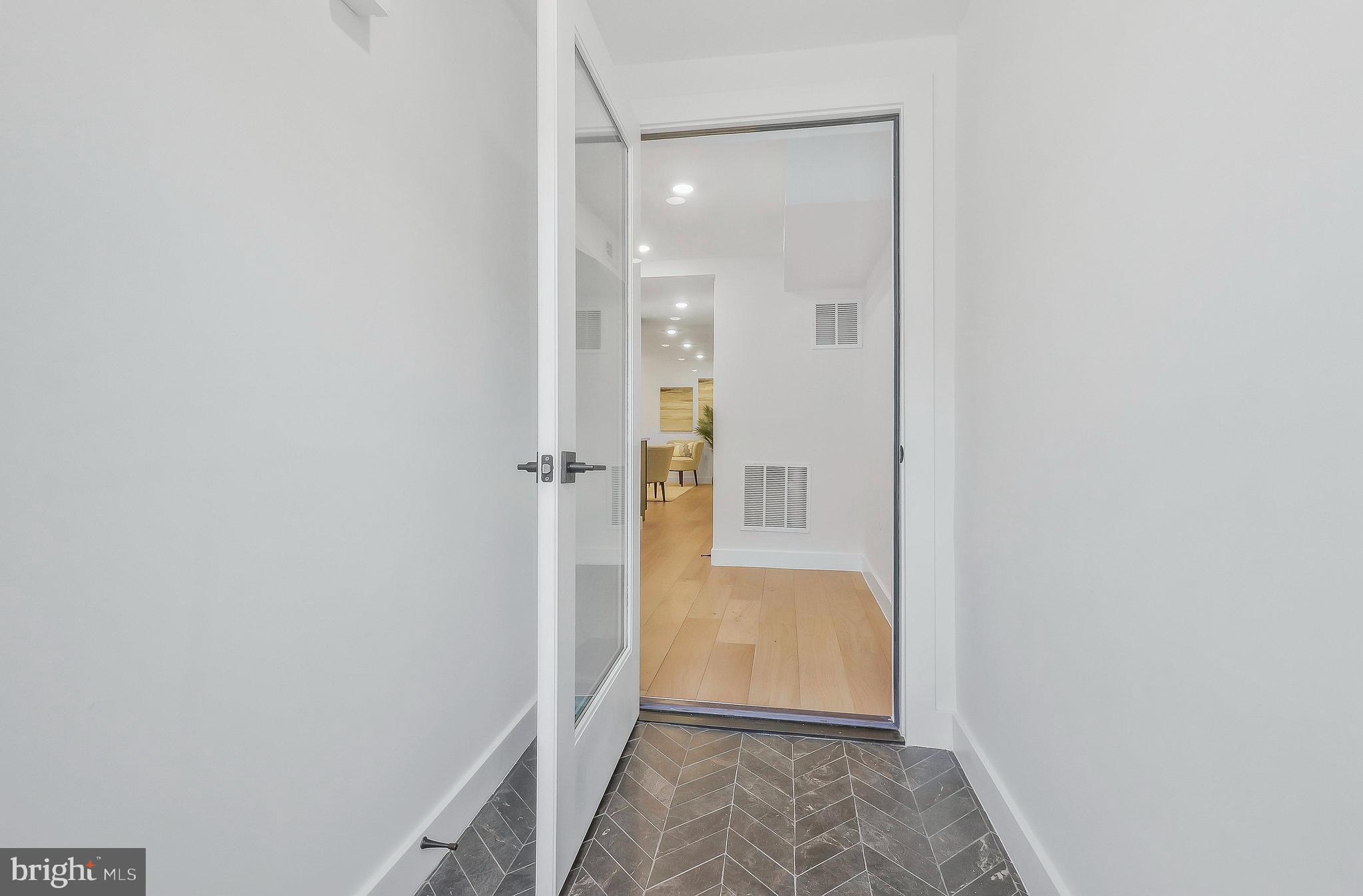 332 17th Pl NE