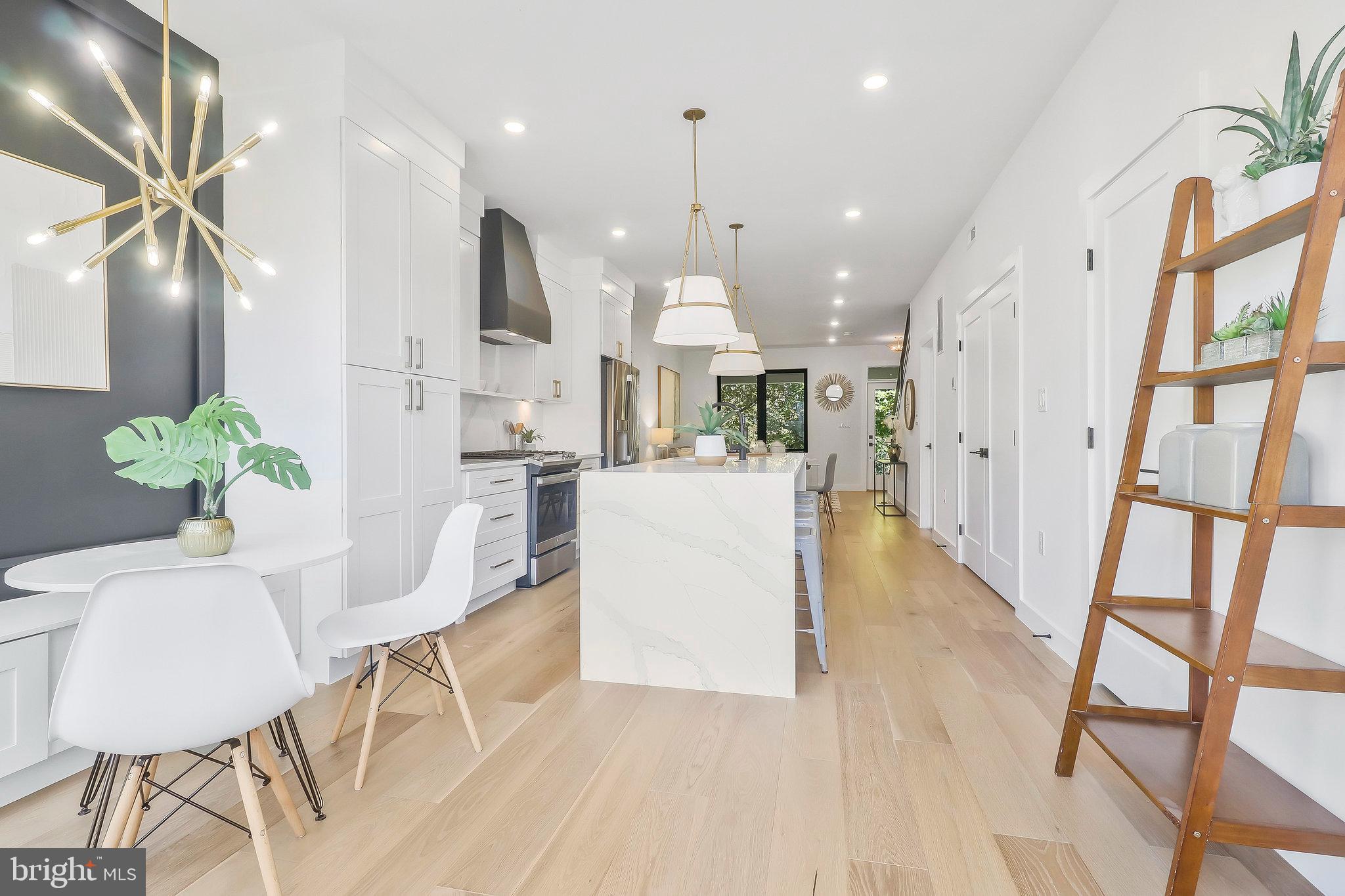 332 17th Pl NE