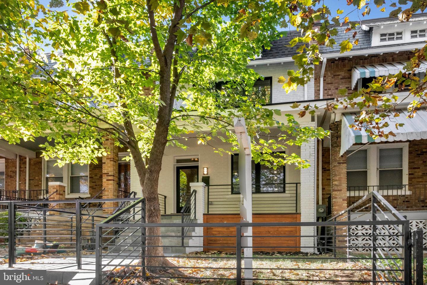 332 17th Pl NE