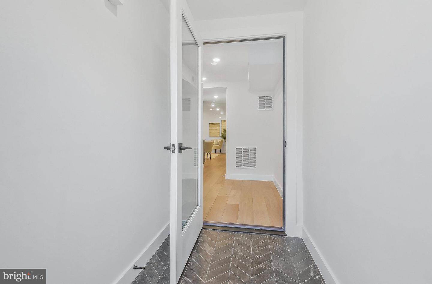 332 17th Pl NE