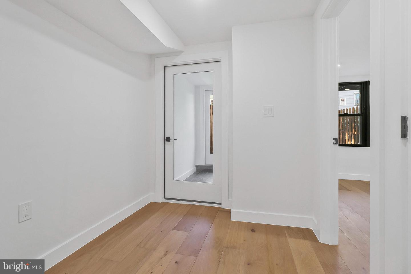 332 17th Pl NE