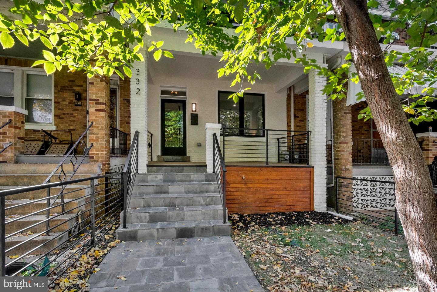332 17th Pl NE
