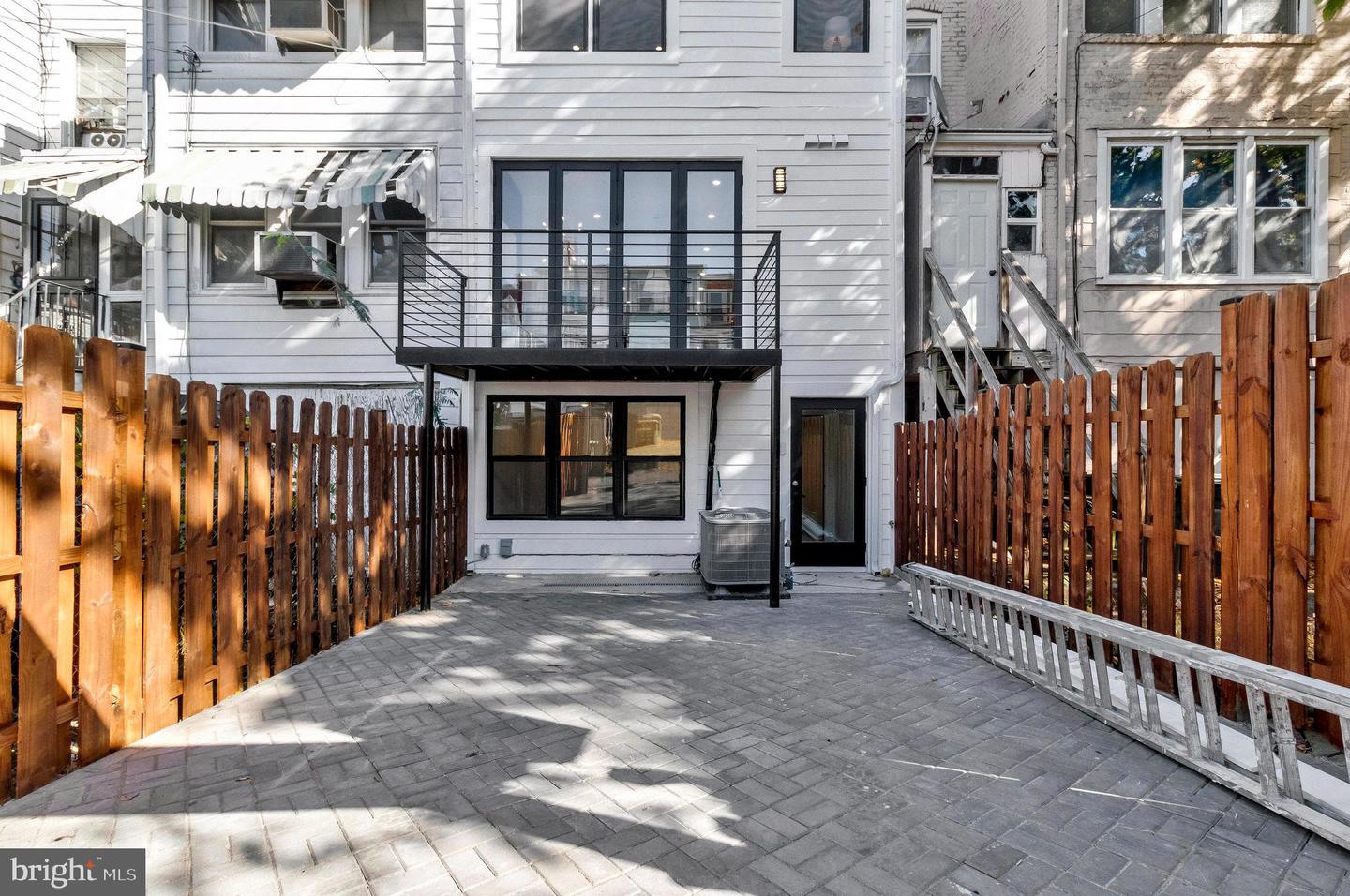 332 17th Pl NE
