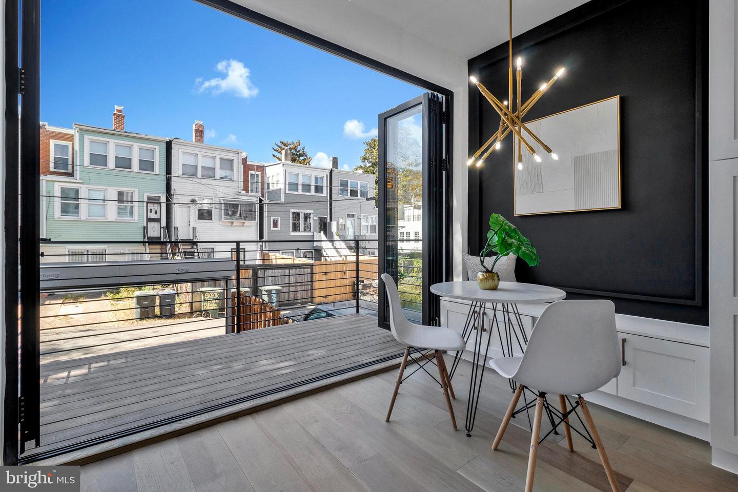 332 17th Pl NE