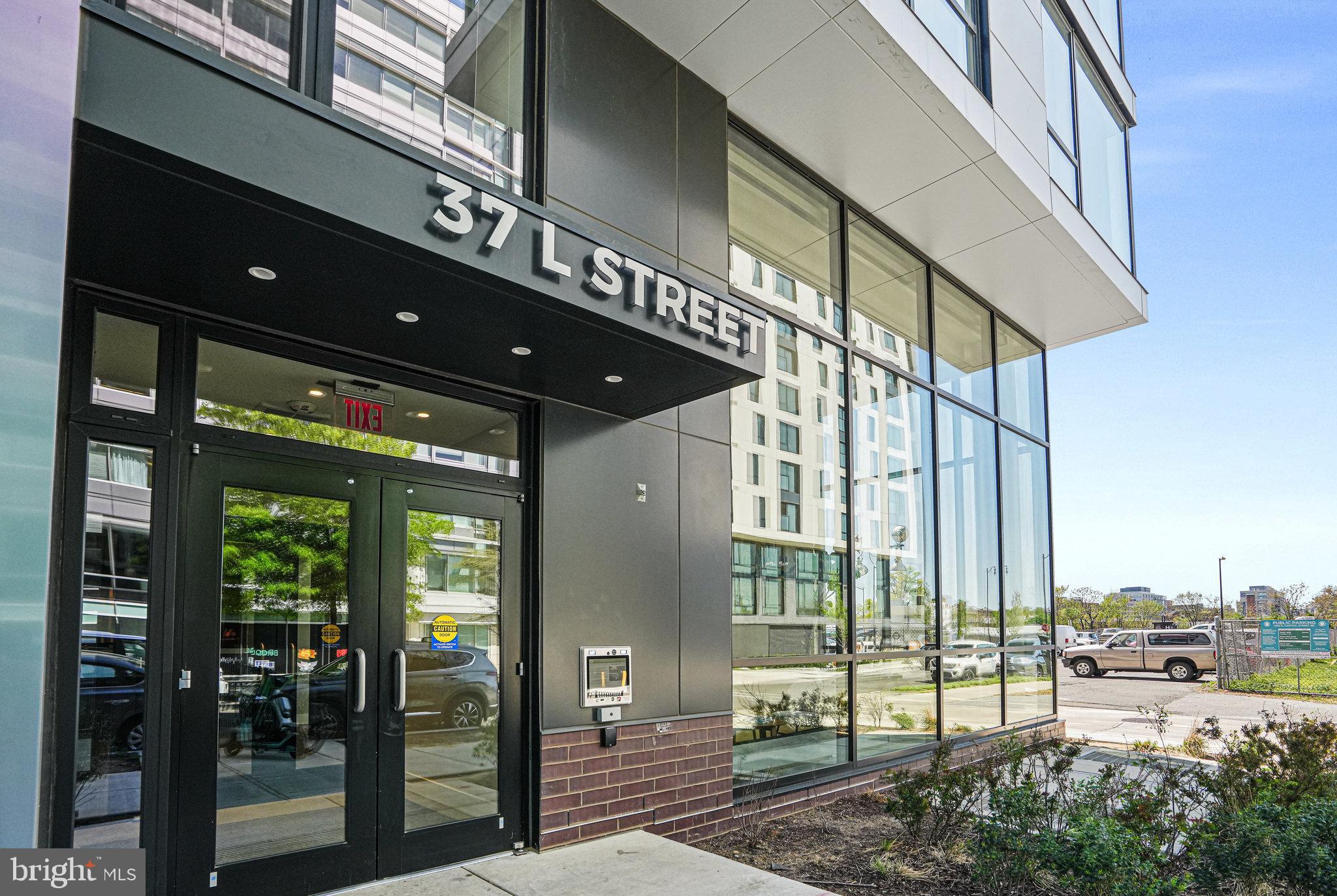 37 L St SE #101