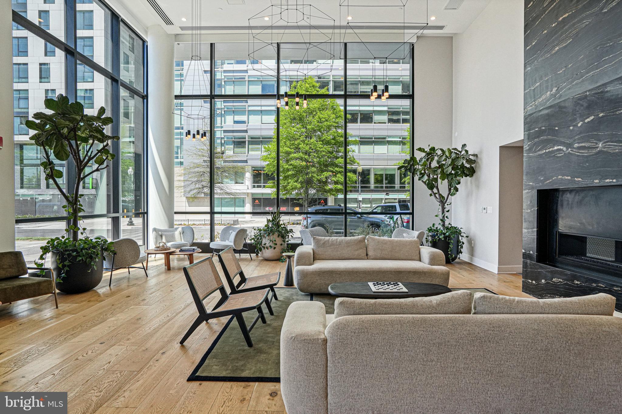 37 L St SE #101