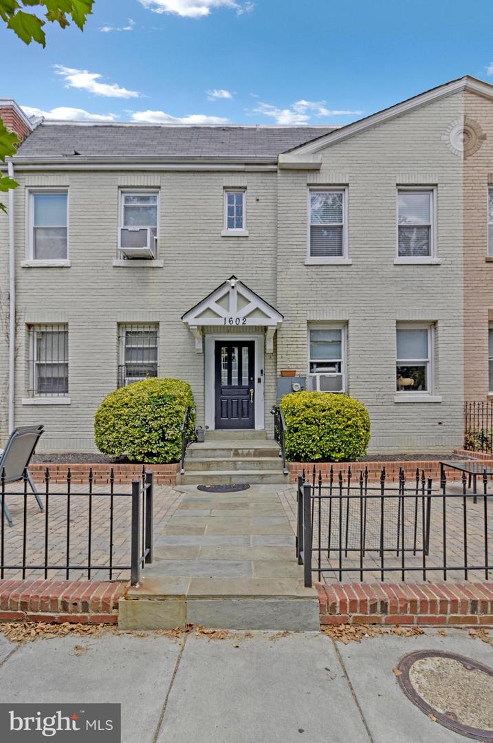 1602 Isherwood St NE #3