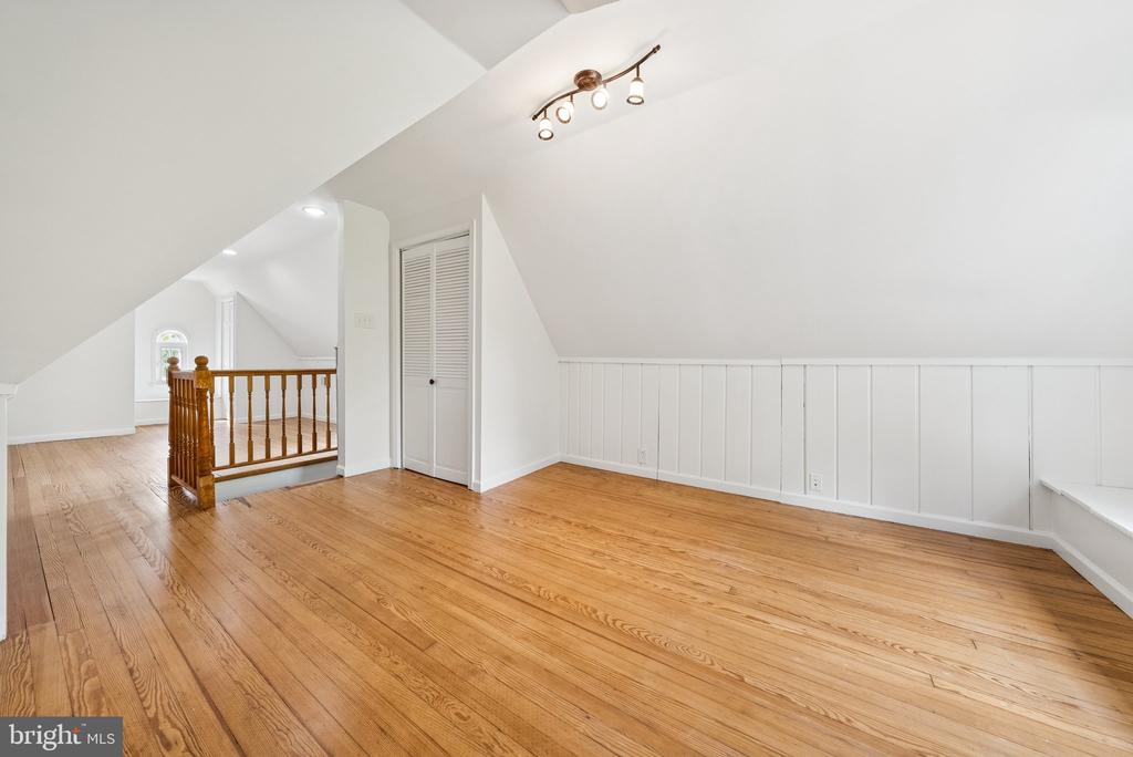 4453 GREENWICH PARKWAY NW