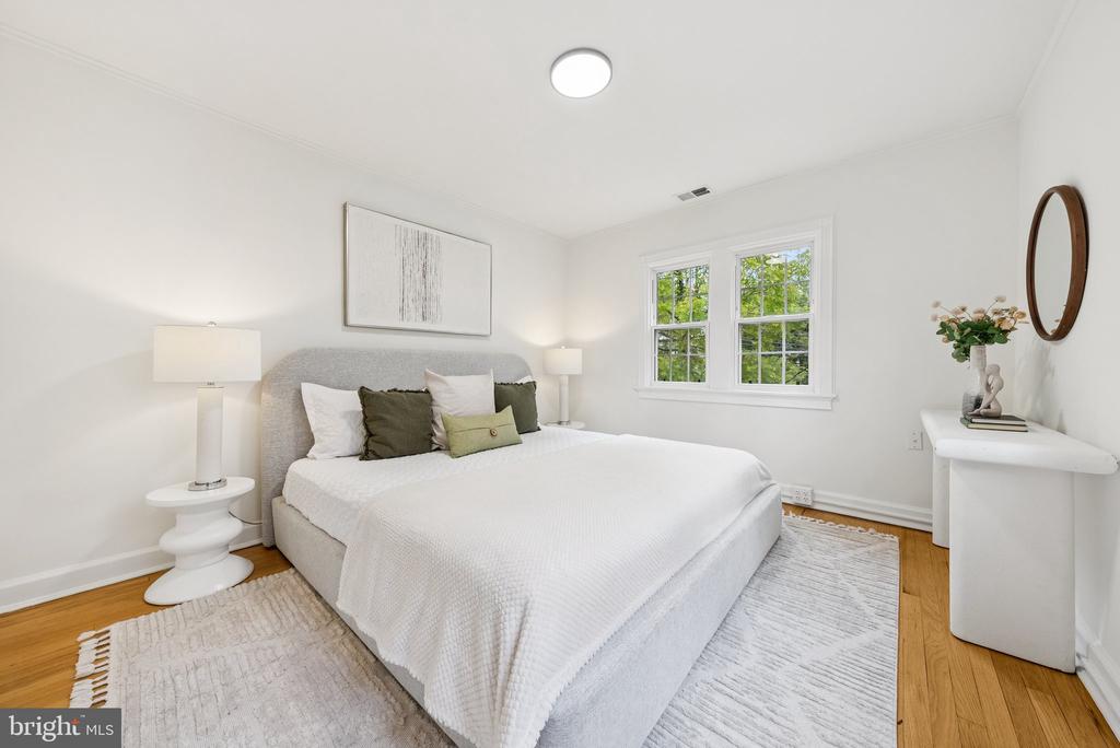 4453 GREENWICH PARKWAY NW