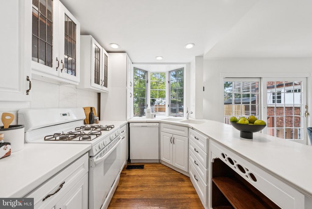 4453 GREENWICH PARKWAY NW