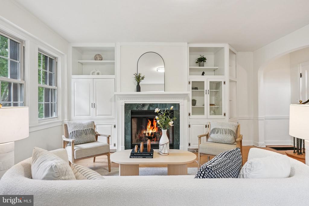 4453 GREENWICH PARKWAY NW