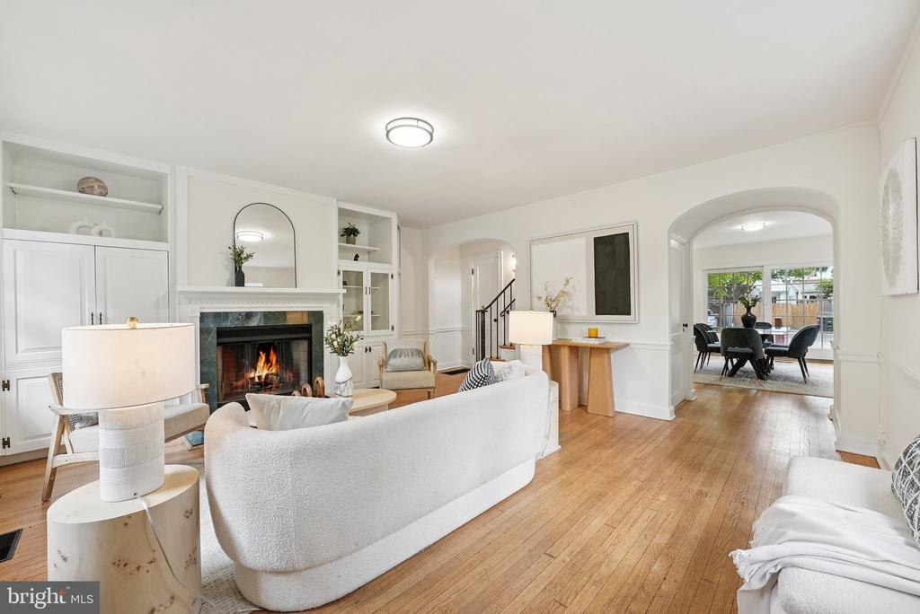 4453 GREENWICH PARKWAY NW