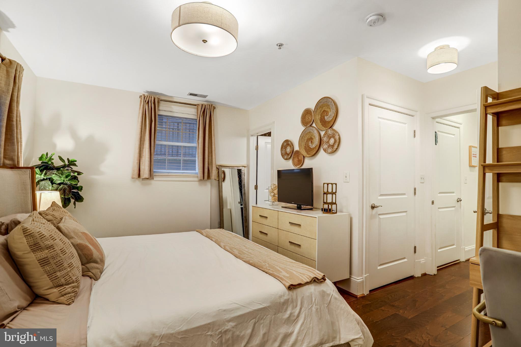 3937 DAVIS PLACE NW 1