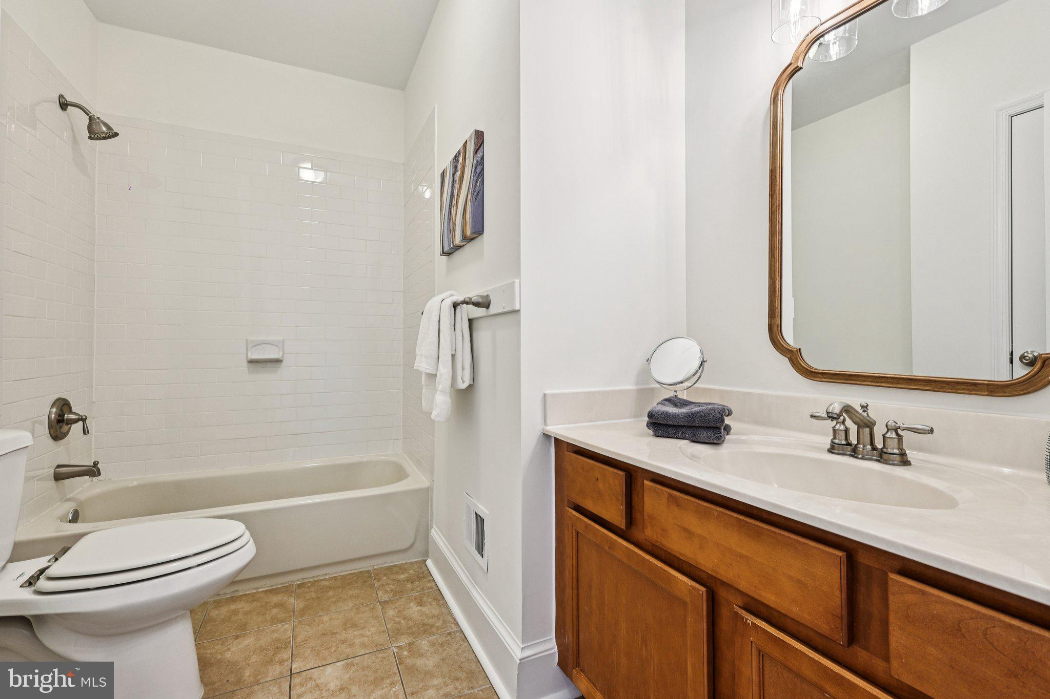 617 FARRAGUT STREET NW